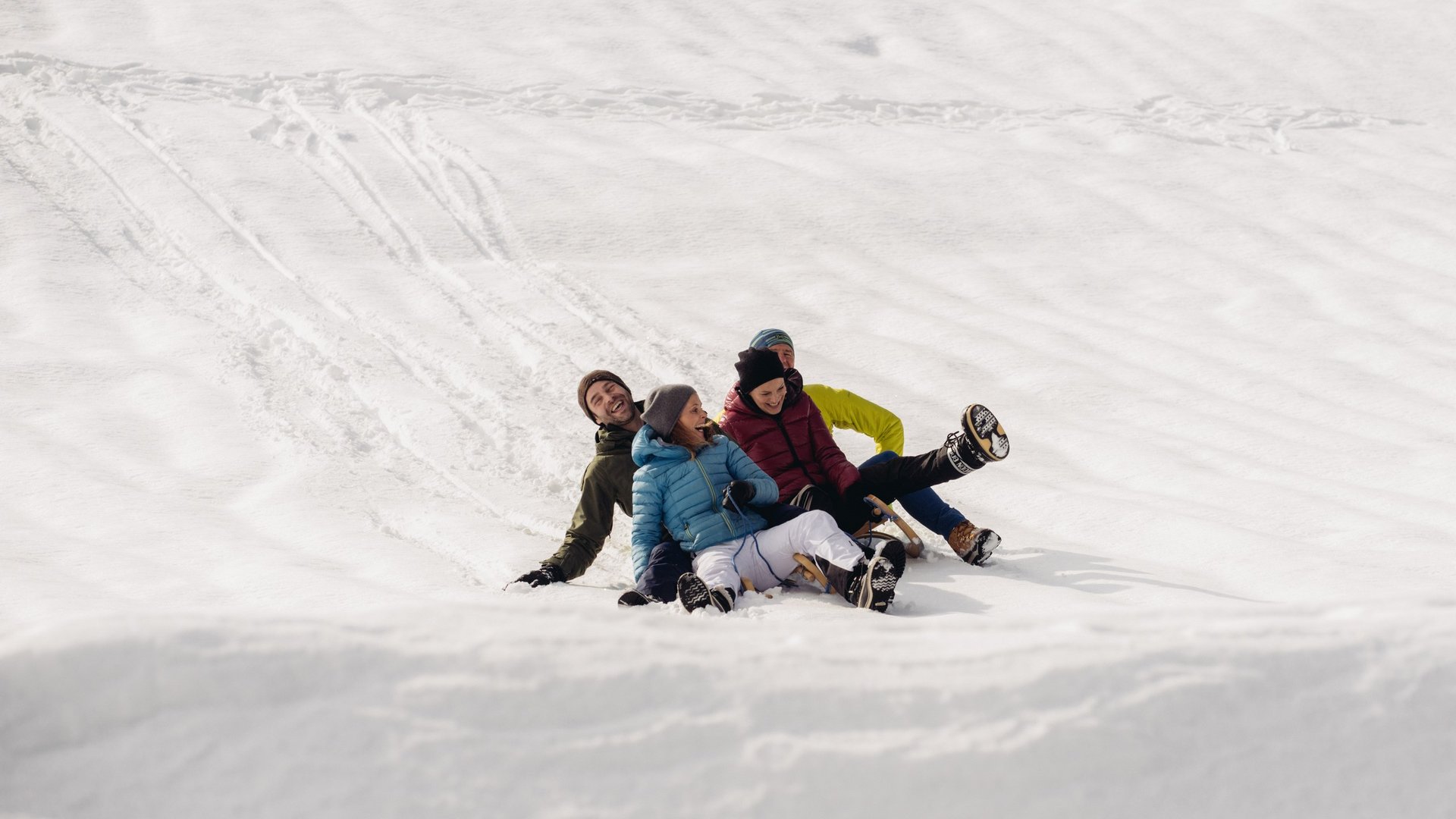 Rodeln in Tirol im Winter